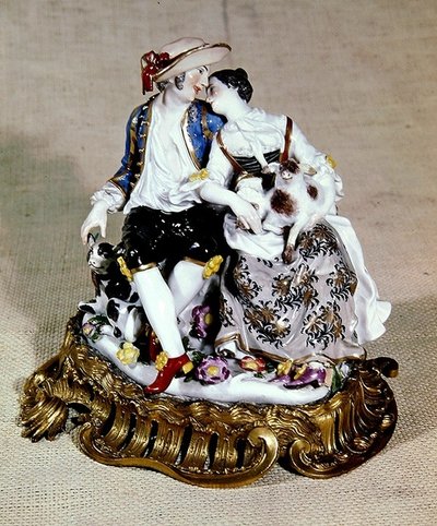 Meissen figuren van een herder en herderin, gemonteerd in Louis XV stijl ormolu scroll bases door German School